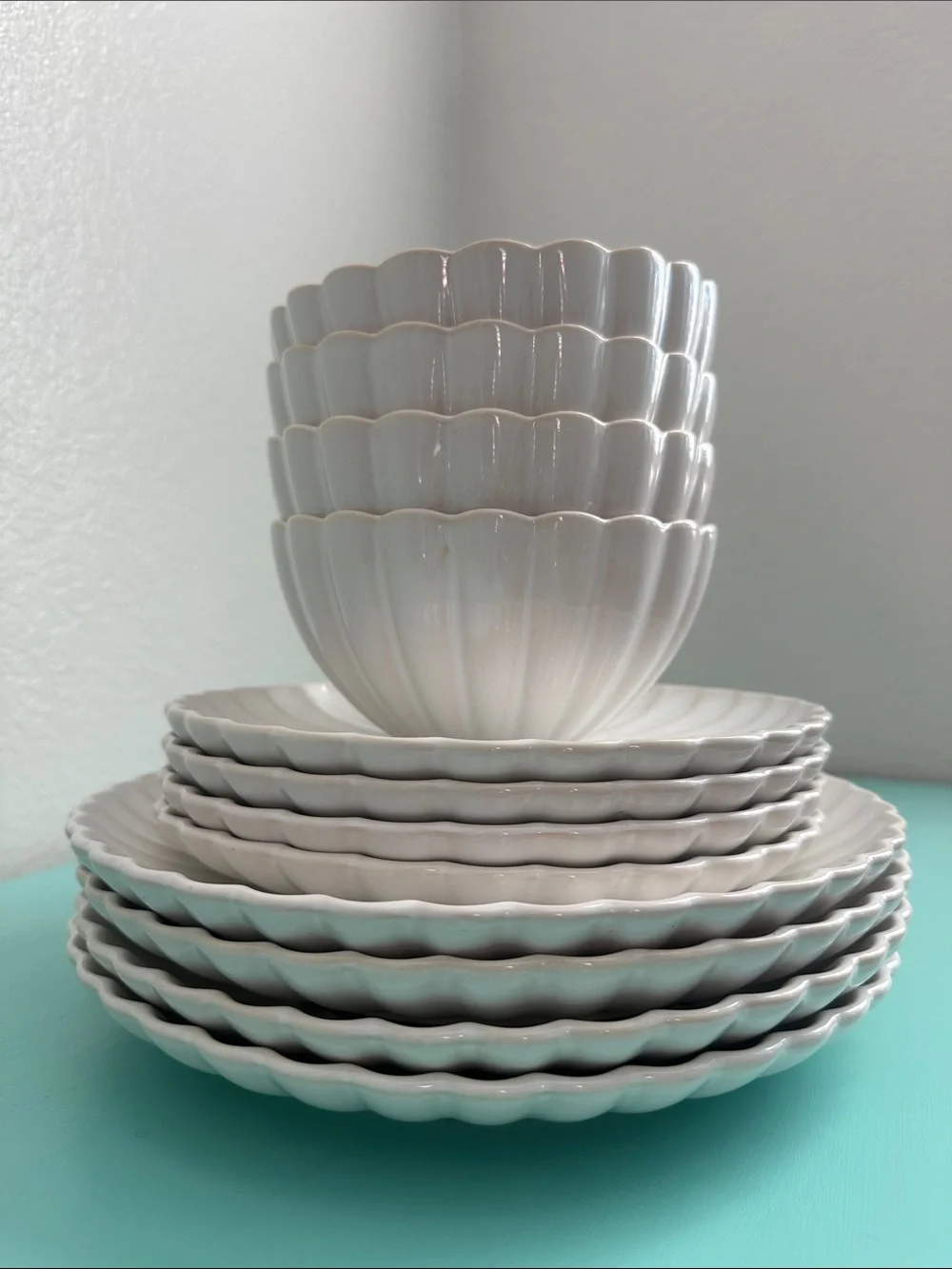 The Pioneer Woman Colette 12-Piece Stoneware Dinnerware Set in Cream-brand new